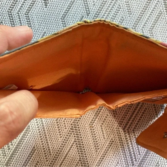 Vera Bradley Pink and Orange Quilted Wallet preowned - Picture 5 of 6